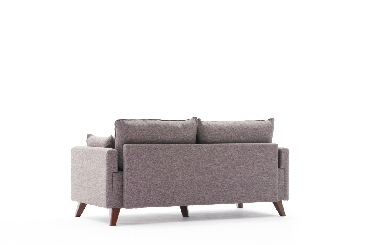 Erleben Sie das Bella Sofa For 2 Pr in Braun – ein stilvolles 2-Sitzer-Sofa, das mit luxuriösem Komfort und zeitloser Eleganz begeistert.