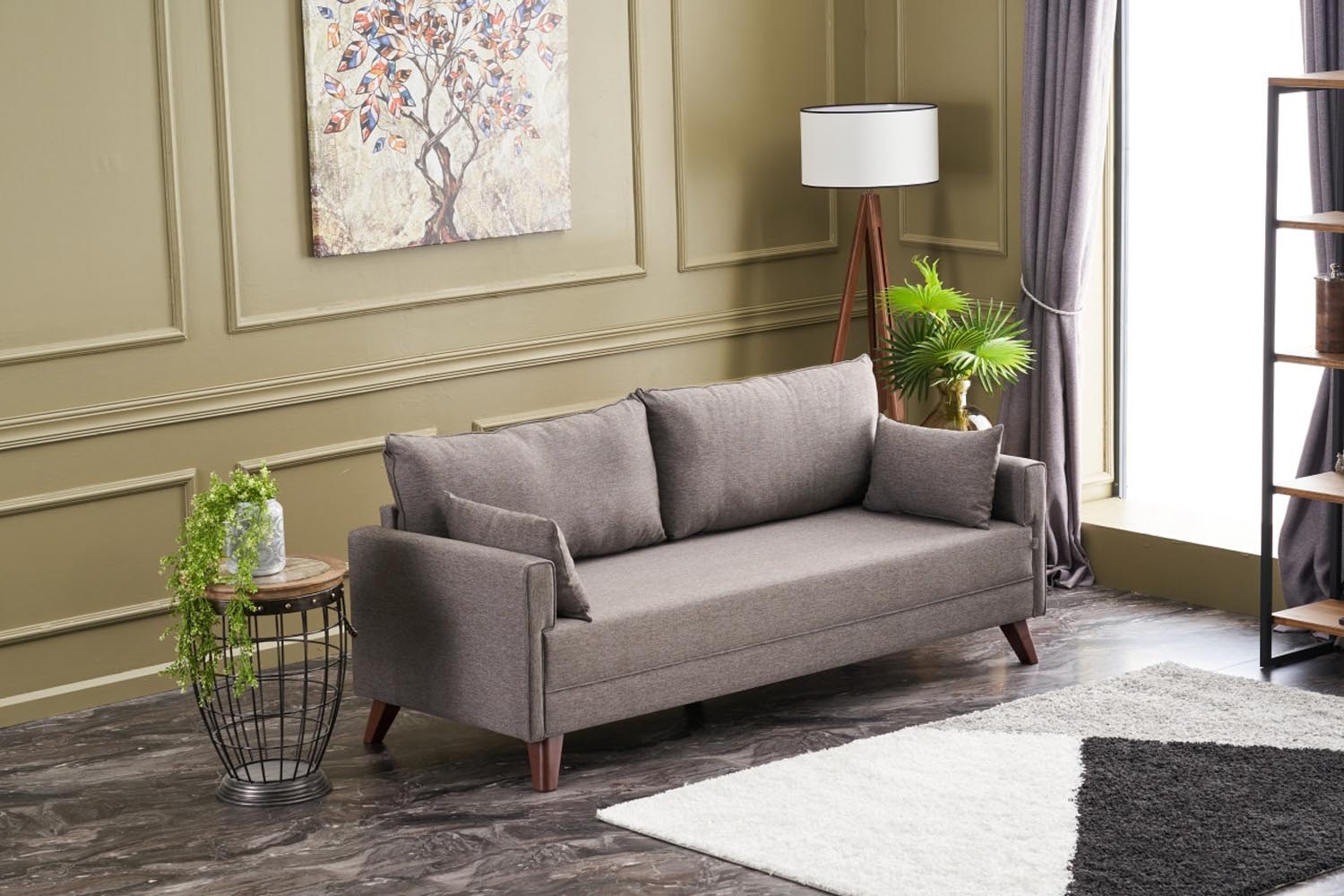 Erleben Sie das Bella Sofa für 3 Personen in luxuriösem Braun von Atelier Del Sofa. Modernes Design, erstklassige Materialien und optimaler Komfort für Ihr Zuhause.