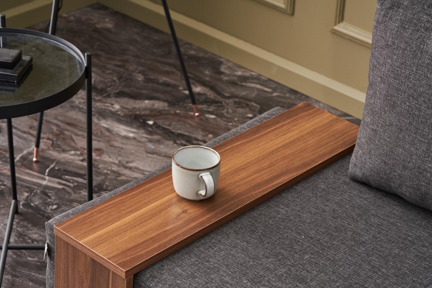 Genießen Sie das stilvolle Ecksofa-Bett Fly Right in Anthrazit von Atelier Del Sofa. Perfekt für entspannte Abende und Übernachtungsgäste!