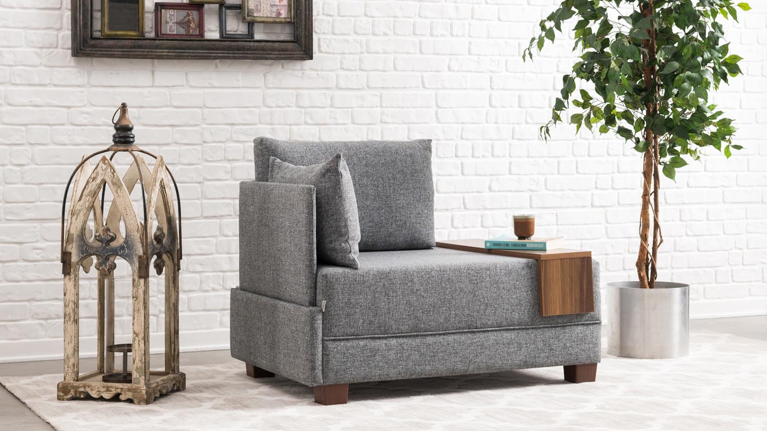 Entdecken Sie den Fly Armchair Left in elegantem Grau von Atelier Del Sofa. Komfortabel, stilvoll und pflegeleicht – ideal für Ihr Zuhause!