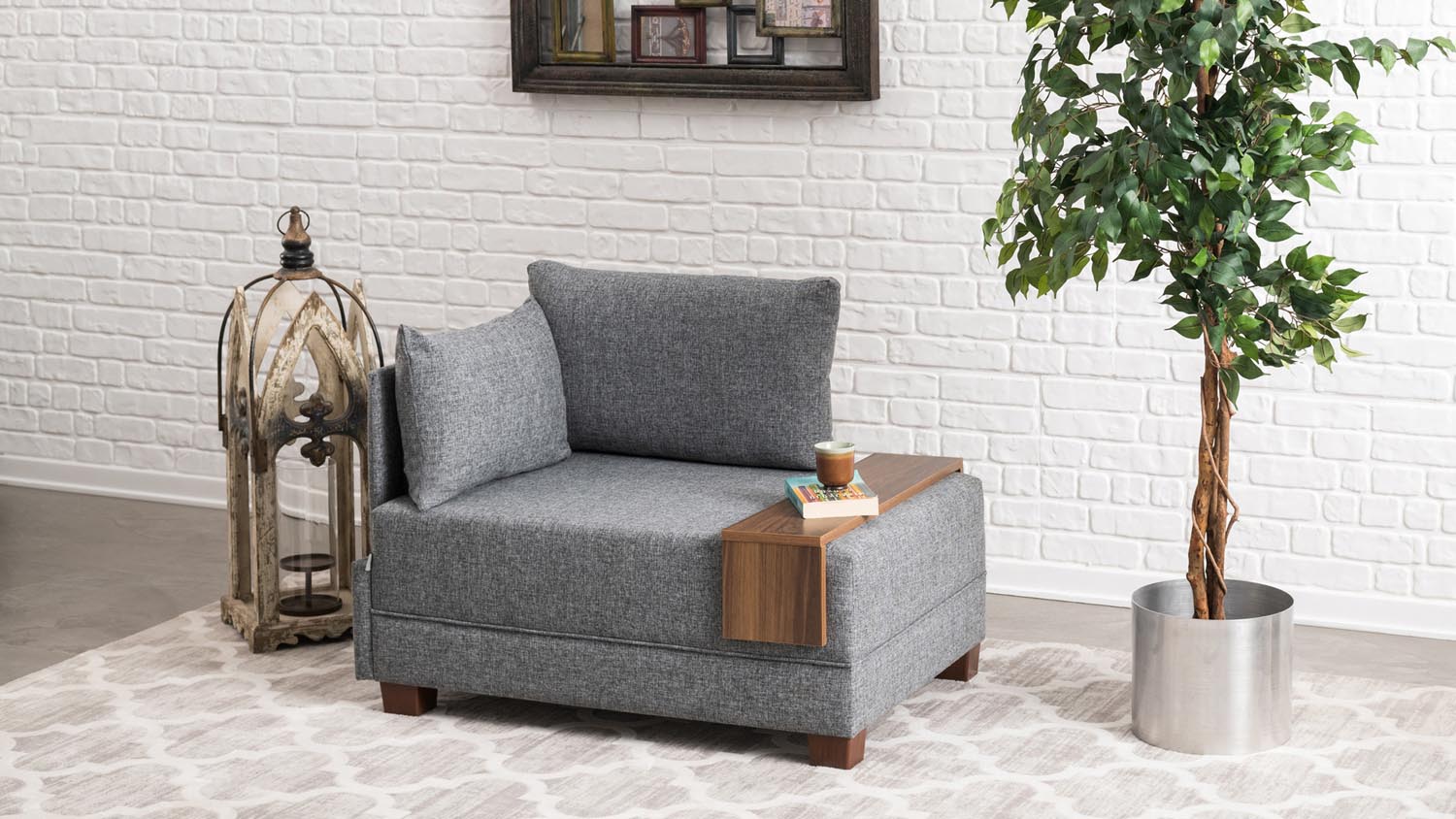 Entdecken Sie den Fly Armchair Left in stilvollem Grau von Atelier Del Sofa. Ideal für jeden Raum, vereint er Komfort, Langlebigkeit und modernes Design.