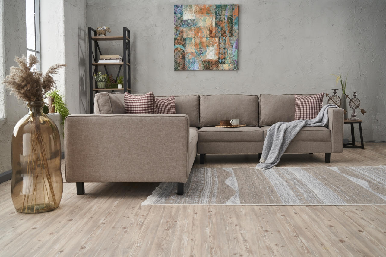 Entdecken Sie das Kale Linen Ecksofa in Sahne von Atelier Del Sofa – ein elegantes Design, das höchsten Komfort und Langlebigkeit vereint.