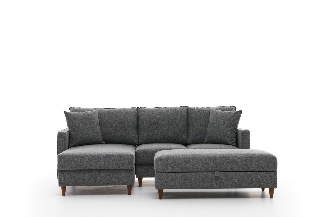 Entdecken Sie das elegante Eva Left Ecksofa in Grau von Atelier Del Sofa – ideal für stilvolle Wohnräume und entspannte Abende.