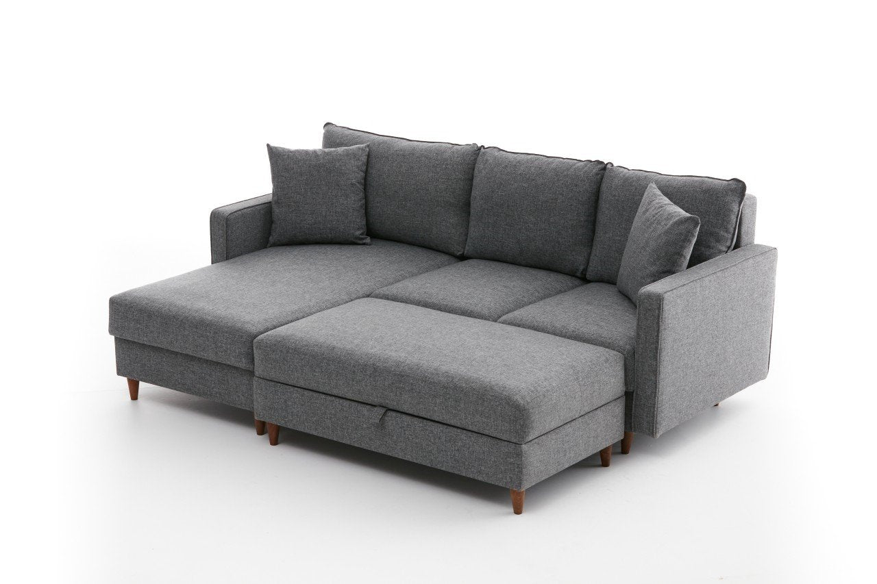 Entdecken Sie das elegante Eva Left Ecksofa in Grau von Atelier Del Sofa – ein stilvolles Möbelstück, das Komfort und zeitgemäßes Design vereint.