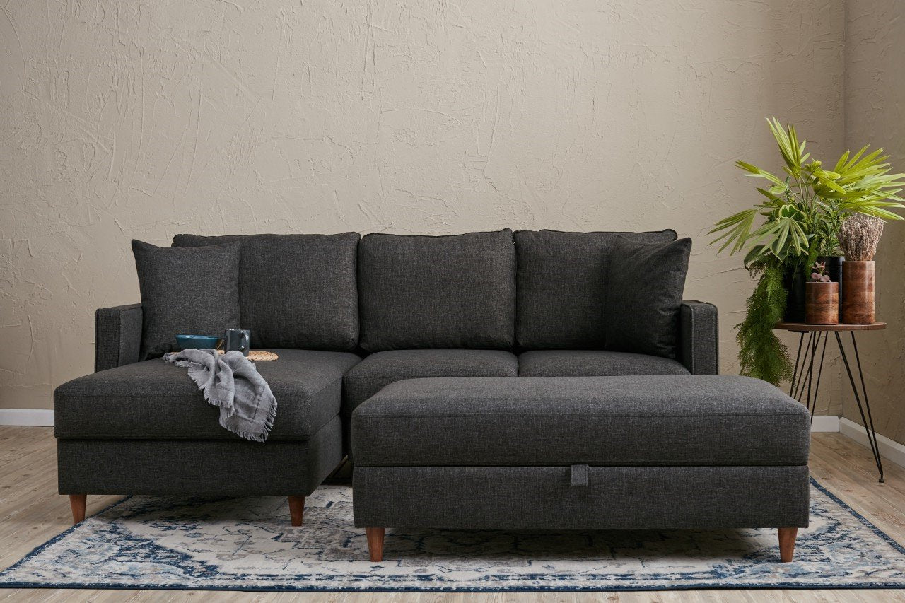 Entdecken Sie das stilvolle Eva Left Ecksofa in Anthrazit von Atelier Del Sofa. Perfekt für modernen Komfort und elegantes Wohnen.