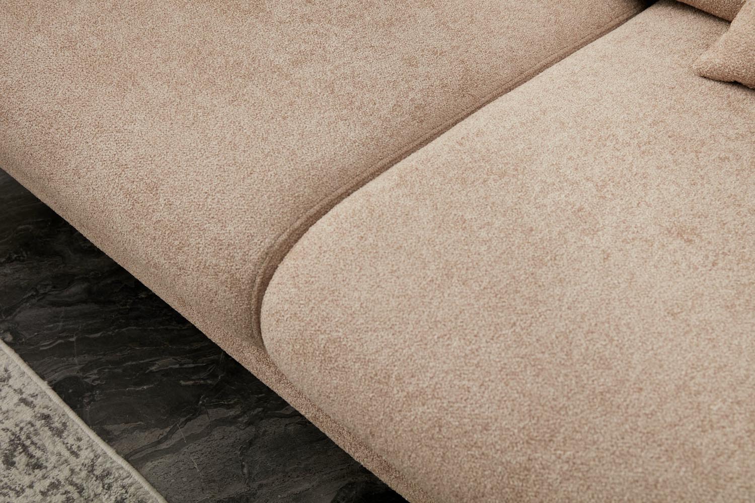 Erleben Sie das luxuriöse Simena - Beige Bettsofa von Atelier Del Sofa, das mit hochwertigem Buchenholz und weichem Polyester für ultimativen Komfort sorgt.
