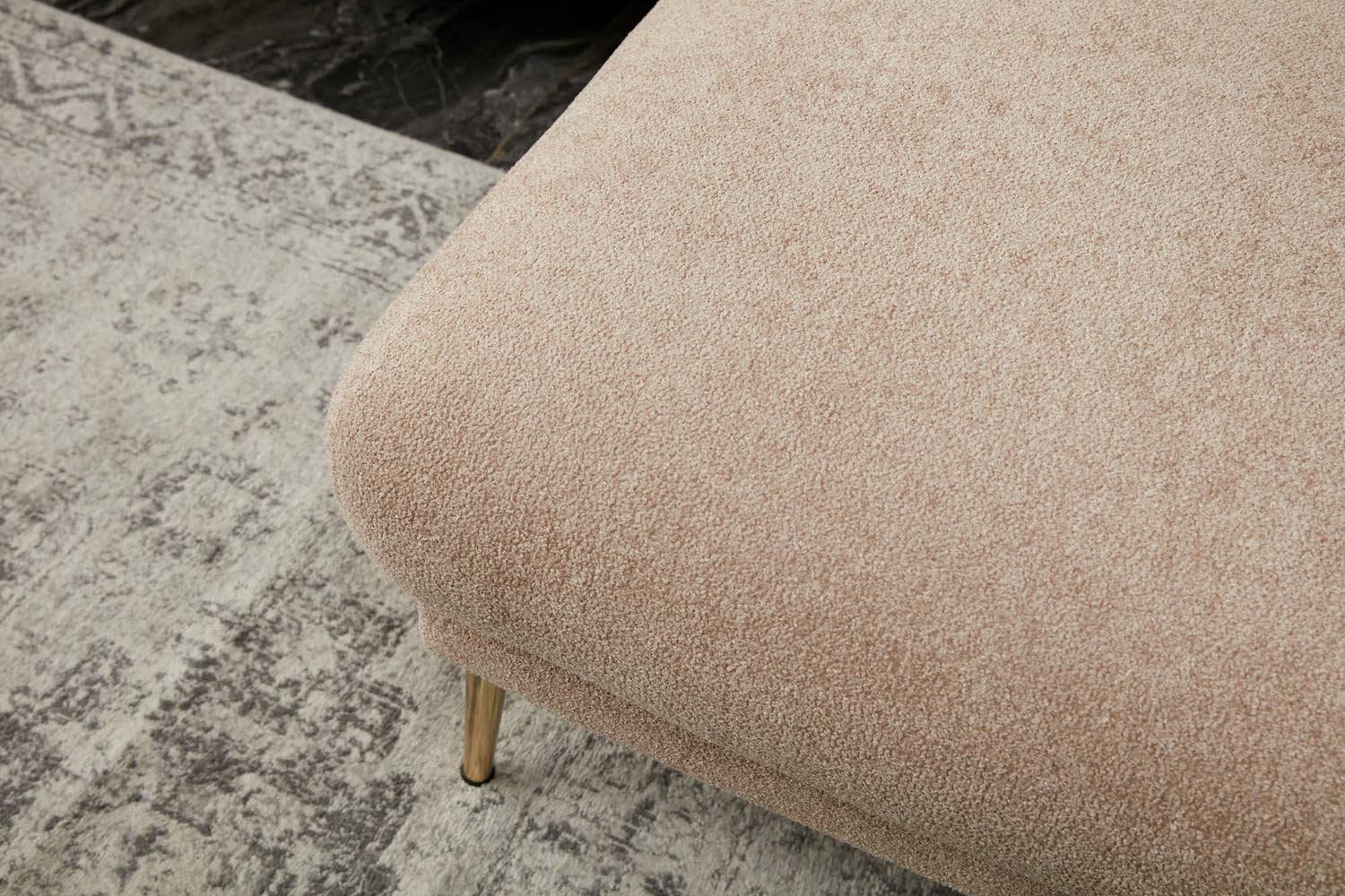 Entdecken Sie das stilvolle Simena - Beige Bettsofa von Atelier Del Sofa, das mit elegantem Design und pflegeleichtem Stoff für jeden Raum ideal ist.