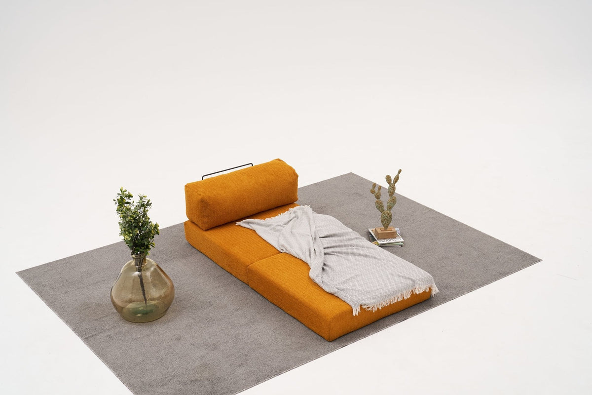 Comfort 1-Sitzer Sofa von Atelier Del Sofa, orangefarbener Sessel mit Chenille-Bezug, kompakte Form mit gepolsterter Sitz- und Rückenfläche