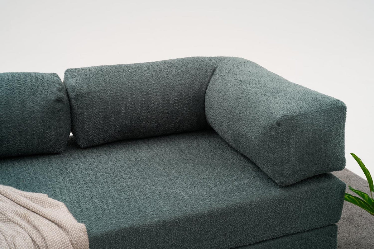 Comfort 3er Sofa - Grün in Grün präsentiert im Onlineshop von KAQTU Design AG. 3er Sofa ist von Atelier Del Sofa