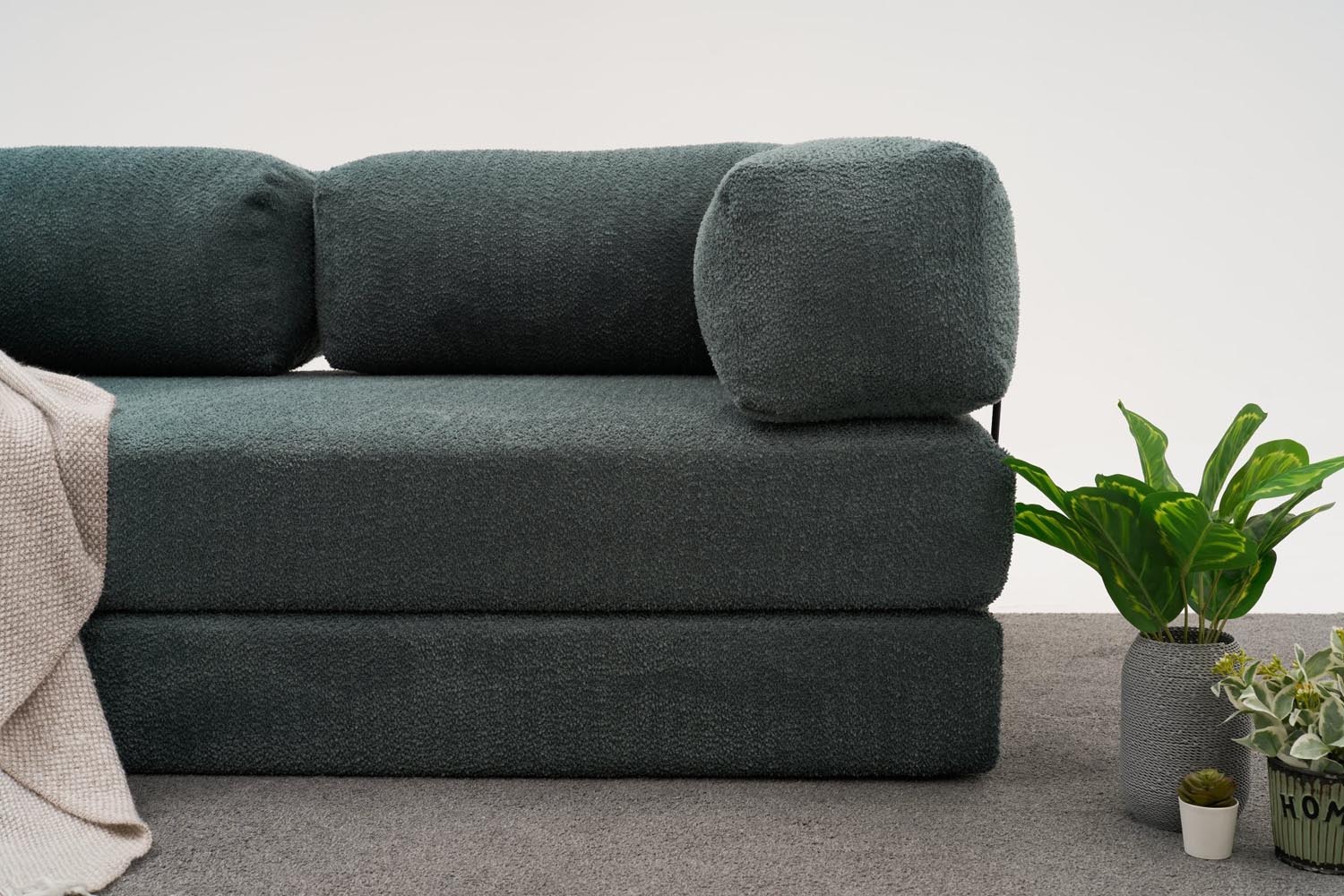 Erleben Sie das Comfort 3er Sofa in edlem Grün von Atelier Del Sofa. Ideal für Komfort und Stil in jedem Zuhause.