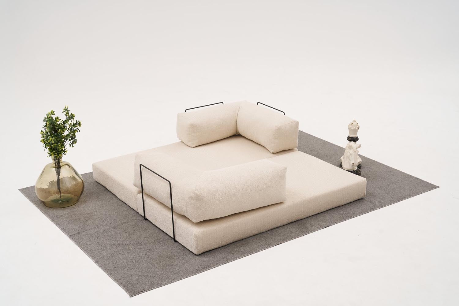 Entspannen Sie stilvoll mit dem Comfort 3er Sofa - Sahne von Atelier Del Sofa. Luxuriöser Chenille-Stoff, umweltfreundlich und bequem.