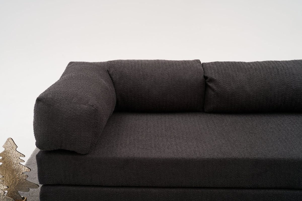 Comfort Ecksofa in Anthrazit von Atelier Del Sofa, Eckform mit Chenille-Bezug, Sitz- und Liegefläche sichtbar, Frontalansicht im Wohnraum.