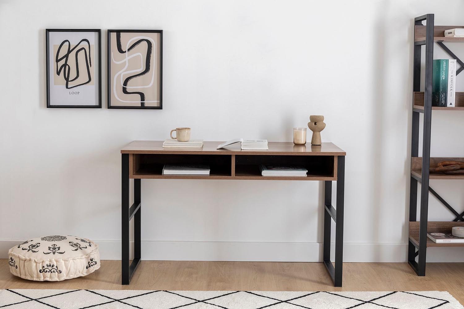 Vielseitiger Nove Schreibtisch in Walnuss von Hanah Home: Robuste Bauweise und elegantes Design für inspirierende Arbeitsumgebungen.