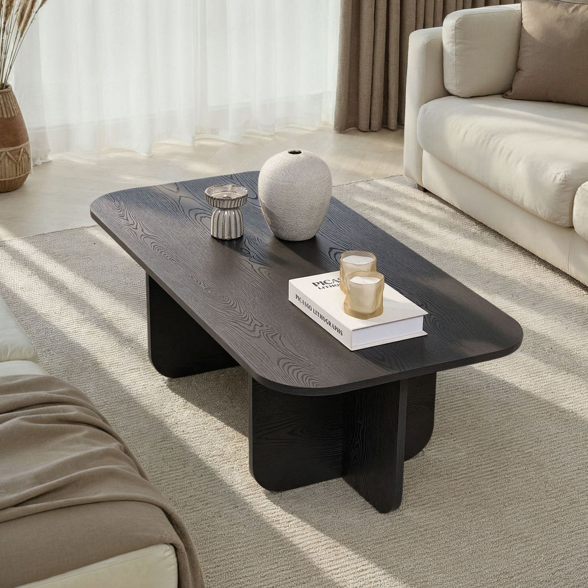 Rechteckiger Couchtisch Akira von Nordure in Holz Schwarz aus melaminbeschichteter Spanplatte, schlankes Design, Masse 120 x 60 x 41 cm.