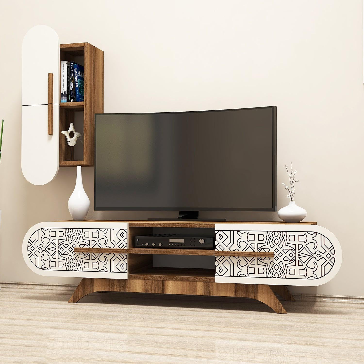 Entdecken Sie das elegante Defne TV-Möbel in Walnuss und Creme von Hanah Home. Stilvolles Design trifft auf praktische Funktionalität für Ihr Wohnzimmer.