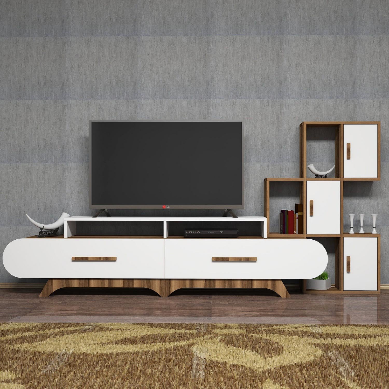Entdecken Sie das Flora S TV-Möbel von Hanah Home in Walnuss und Weiß – ein modernes Design, das Stil und Funktionalität vereint!