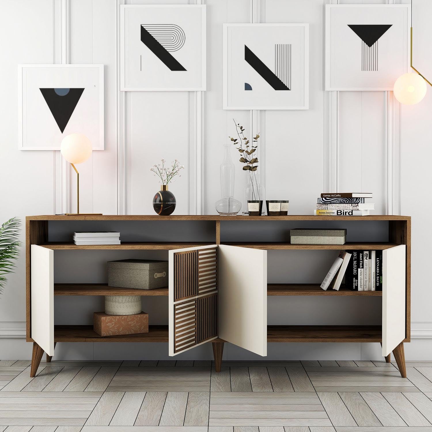 Entdecken Sie das Milan High-Sideboard von Hanah Home in Walnuss und Creme – ein elegantes Möbelstück, das Stil und Funktionalität perfekt kombiniert.