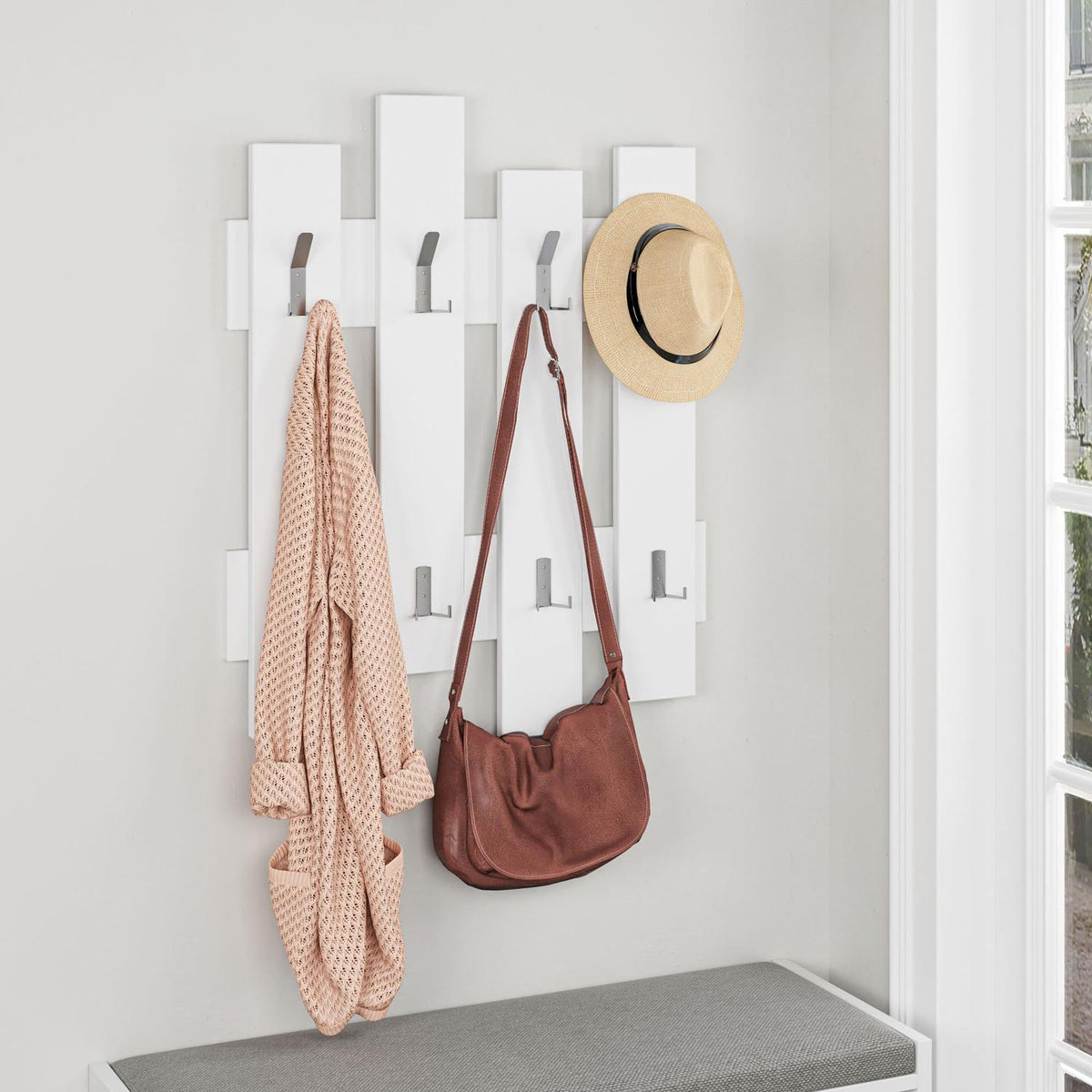 Wave Kleiderhaken - Weiss in Weiss präsentiert im Onlineshop von KAQTU Design AG. Kleiderhaken ist von Hanah Home