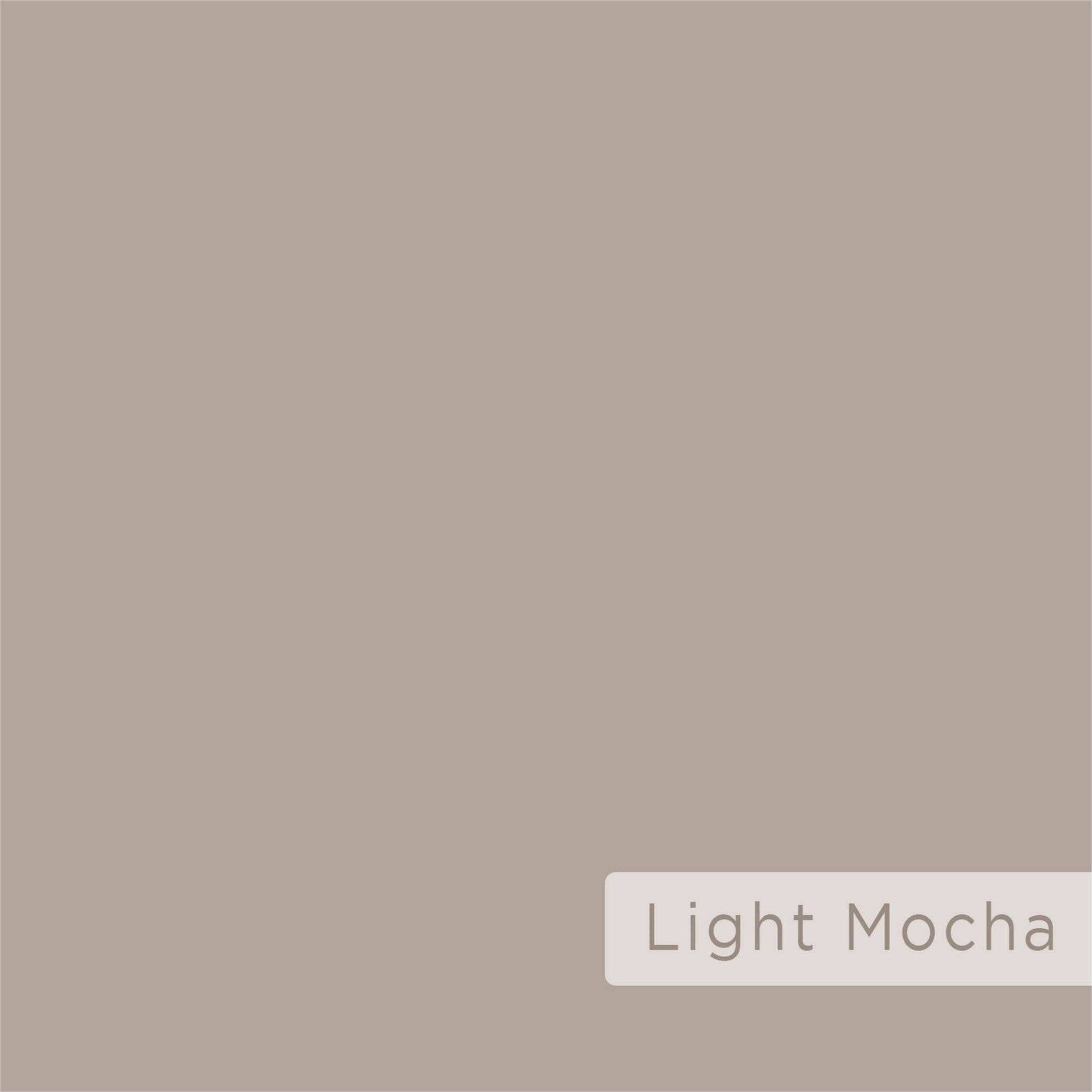Erleben Sie den Pal - Light Mocha Nachttisch von Hanah Home: Ein stilvolles Möbelstück, das Eleganz und praktischen Stauraum perfekt kombiniert.