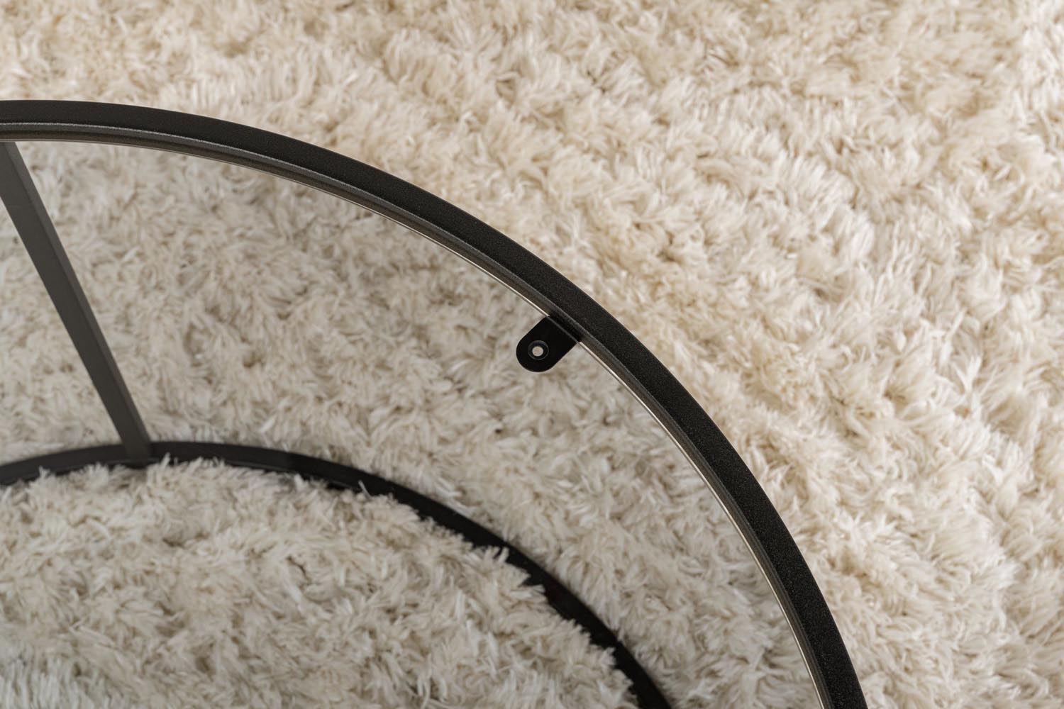 Verleihen Sie Ihrem Wohnraum mit dem Aurum Sofatisch in Schwarz und Grau von Nordure einen modernen Akzent. Hochwertige Materialien und stilvolles Design.