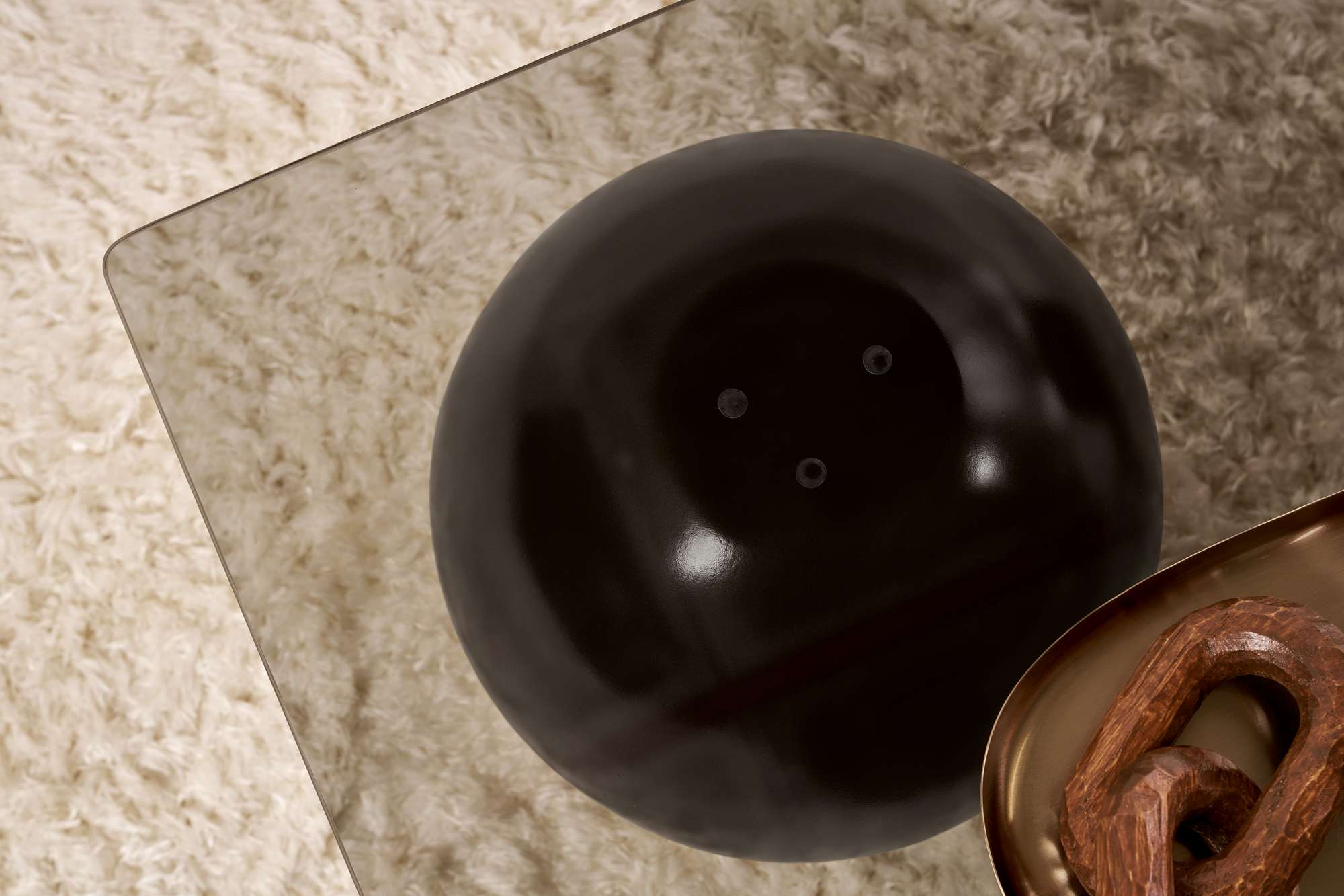 Verleihen Sie Ihrem Wohnraum mit dem stilvollen Sera Sofatisch in Schwarz und Grau von Nordure einen modernen Akzent – ideal für jedes Zuhause!