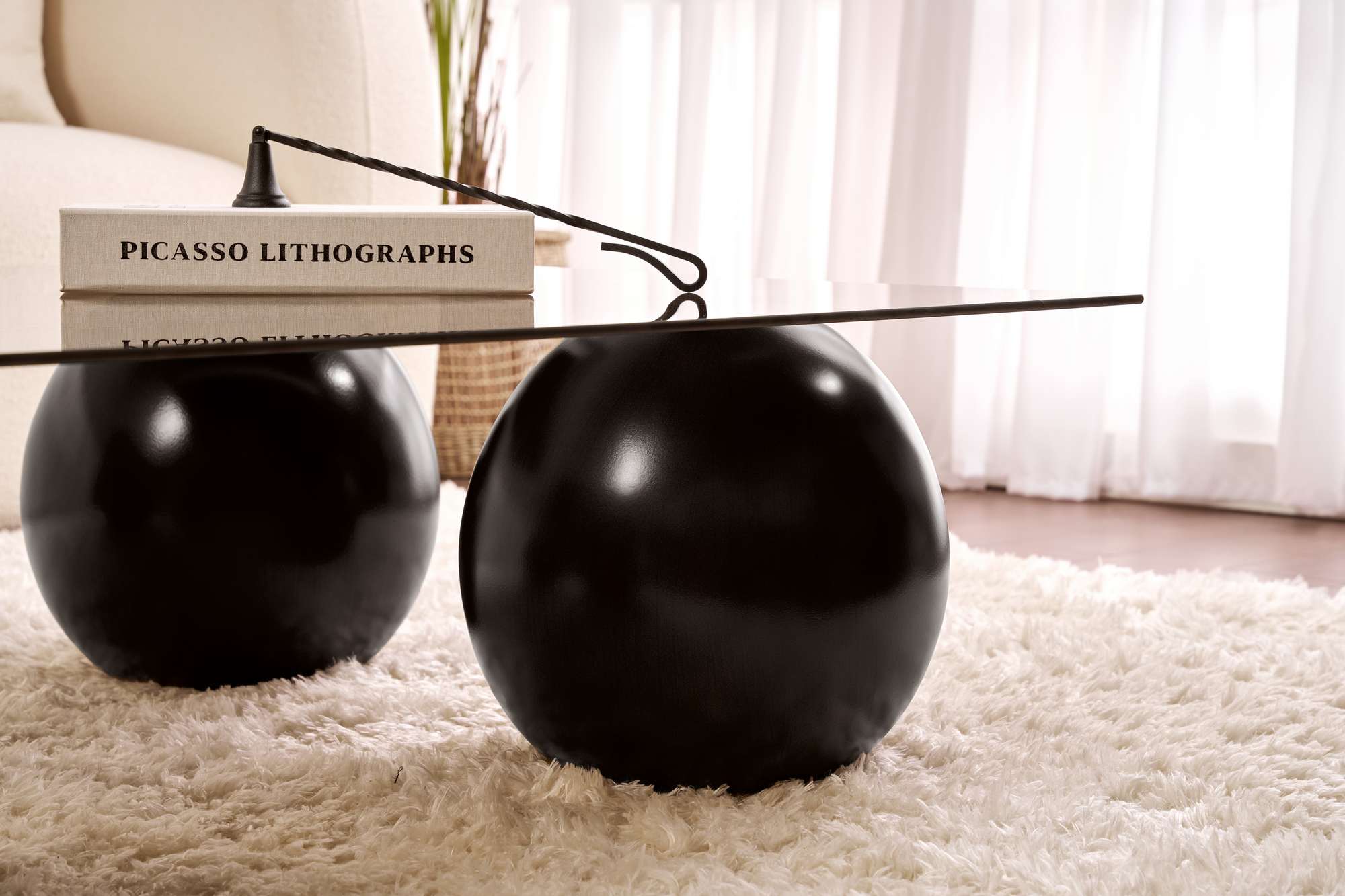 Gestalten Sie Ihr Zuhause mit dem eleganten Sera Sofatisch in Schwarz und Grau von Nordure – ein zeitloses Möbelstück für jeden Raum!