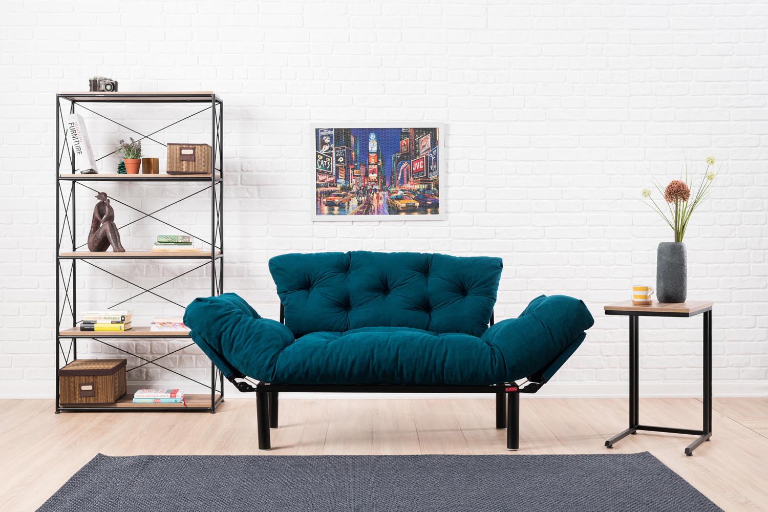 Entdecken Sie das Nitta Bettsofa in Petrol Blau von Atelier Del Sofa – stilvoll, komfortabel und perfekt für jeden Raum. Ideal für entspannte Abende und Übernachtungsgäste!