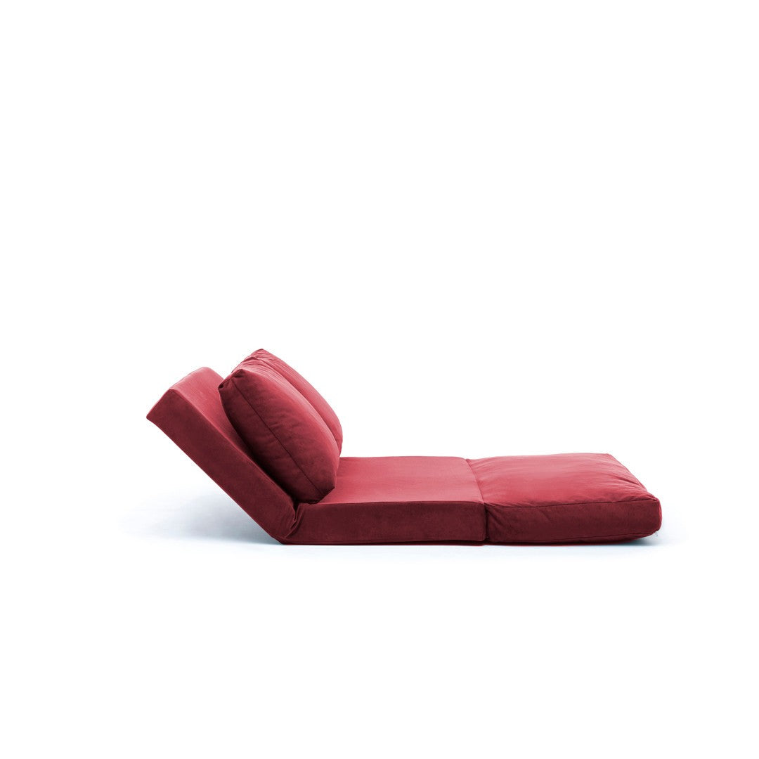 Erleben Sie das Taida Bettsofa in elegantem Maroon – die perfekte Kombination aus Funktionalität und zeitlosem Design für Ihr Zuhause.