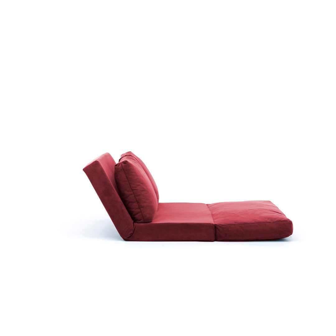 Entdecken Sie das Taida Bettsofa in stilvollem Maroon – ideal für Komfort und Vielseitigkeit in jedem Wohnraum.