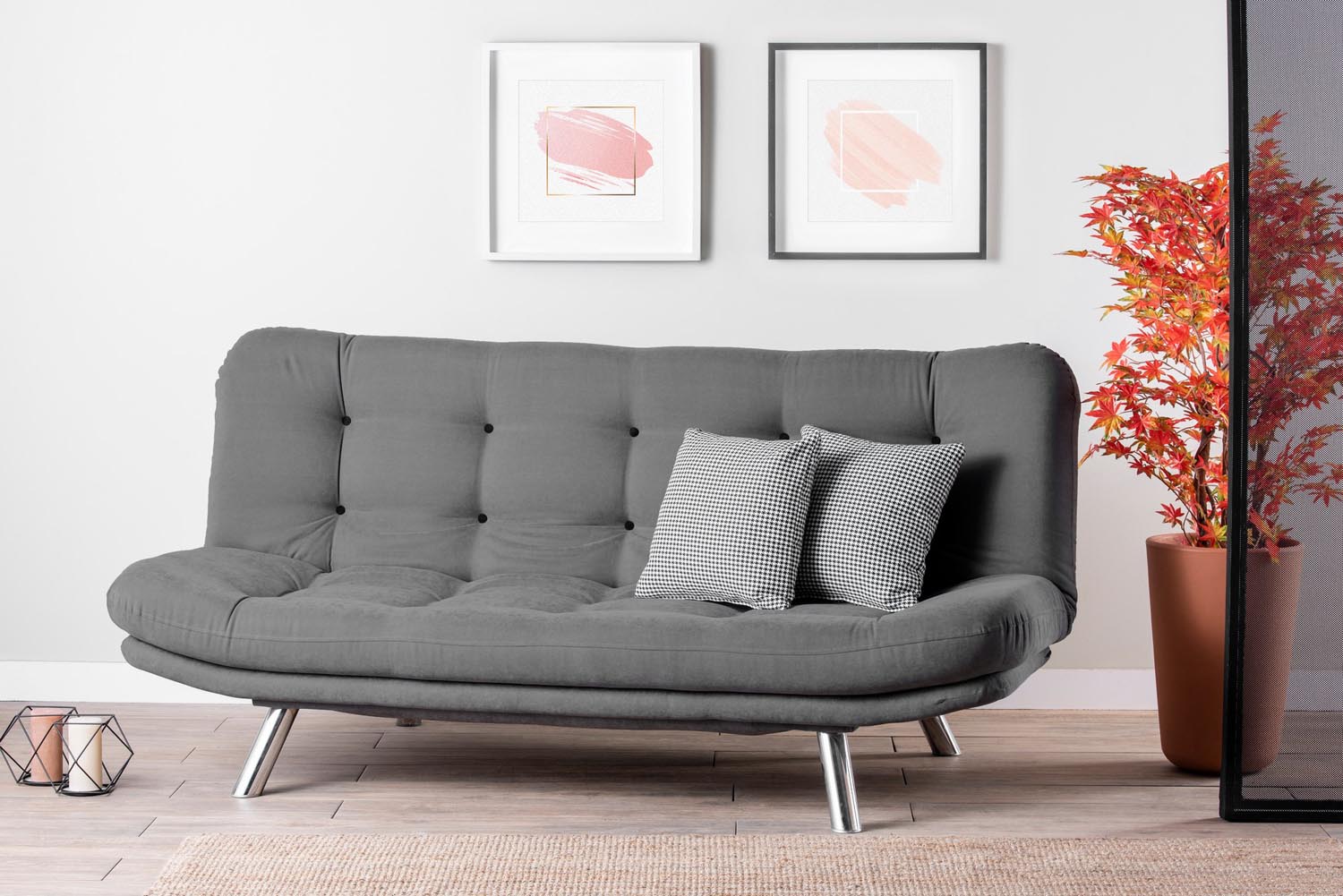 Erleben Sie das Misa Sofabed in Grau von Atelier Del Sofa – ein modernes 3-Sitz-Sofa-Bett, das Komfort, Stil und praktische Nutzung perfekt kombiniert.