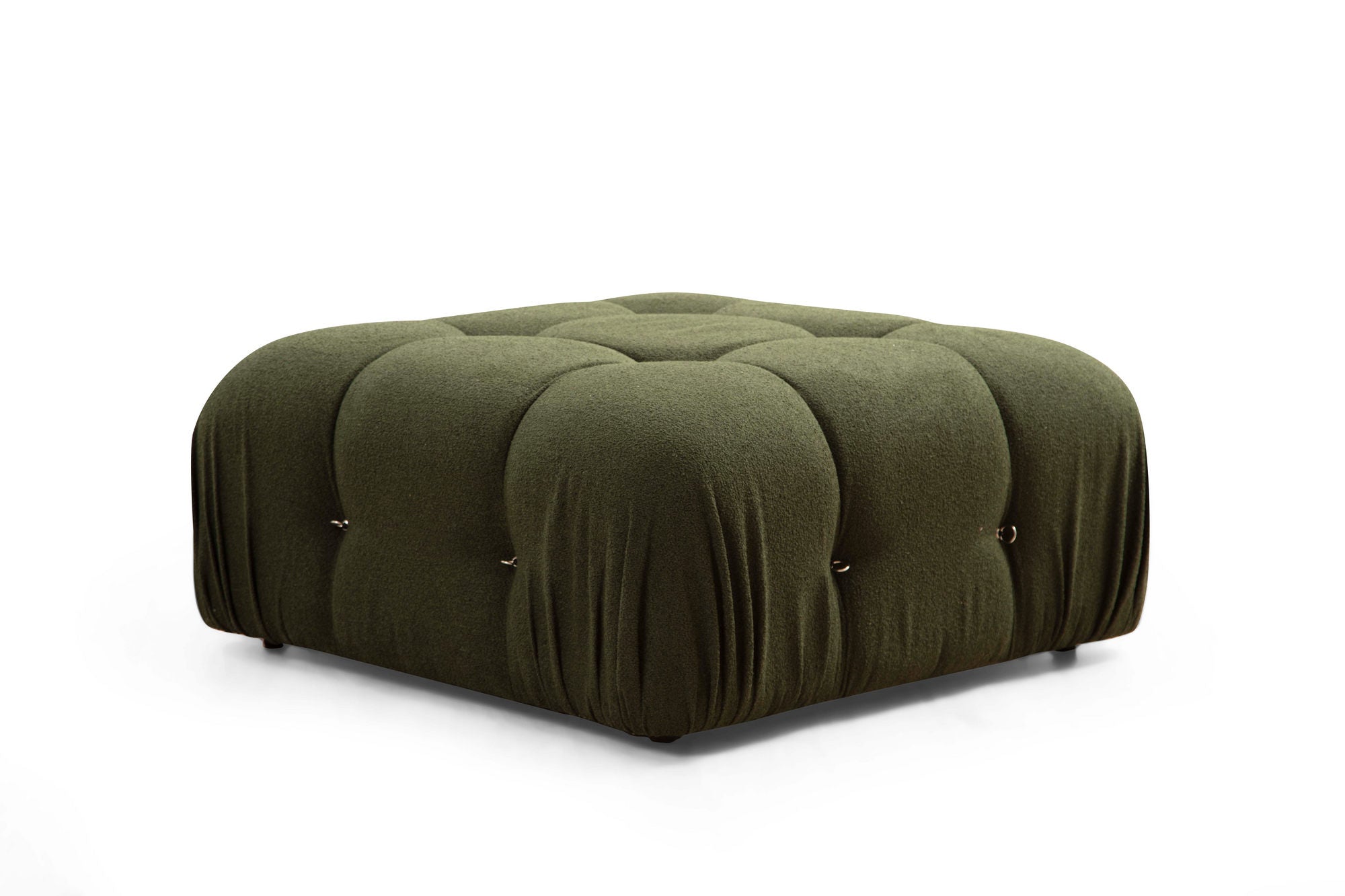 Verleihen Sie Ihrem Wohnraum mit dem eleganten Bubble Green L1 Ecksofa von Atelier Del Sofa einen Hauch von Raffinesse und unvergleichlichem Komfort.