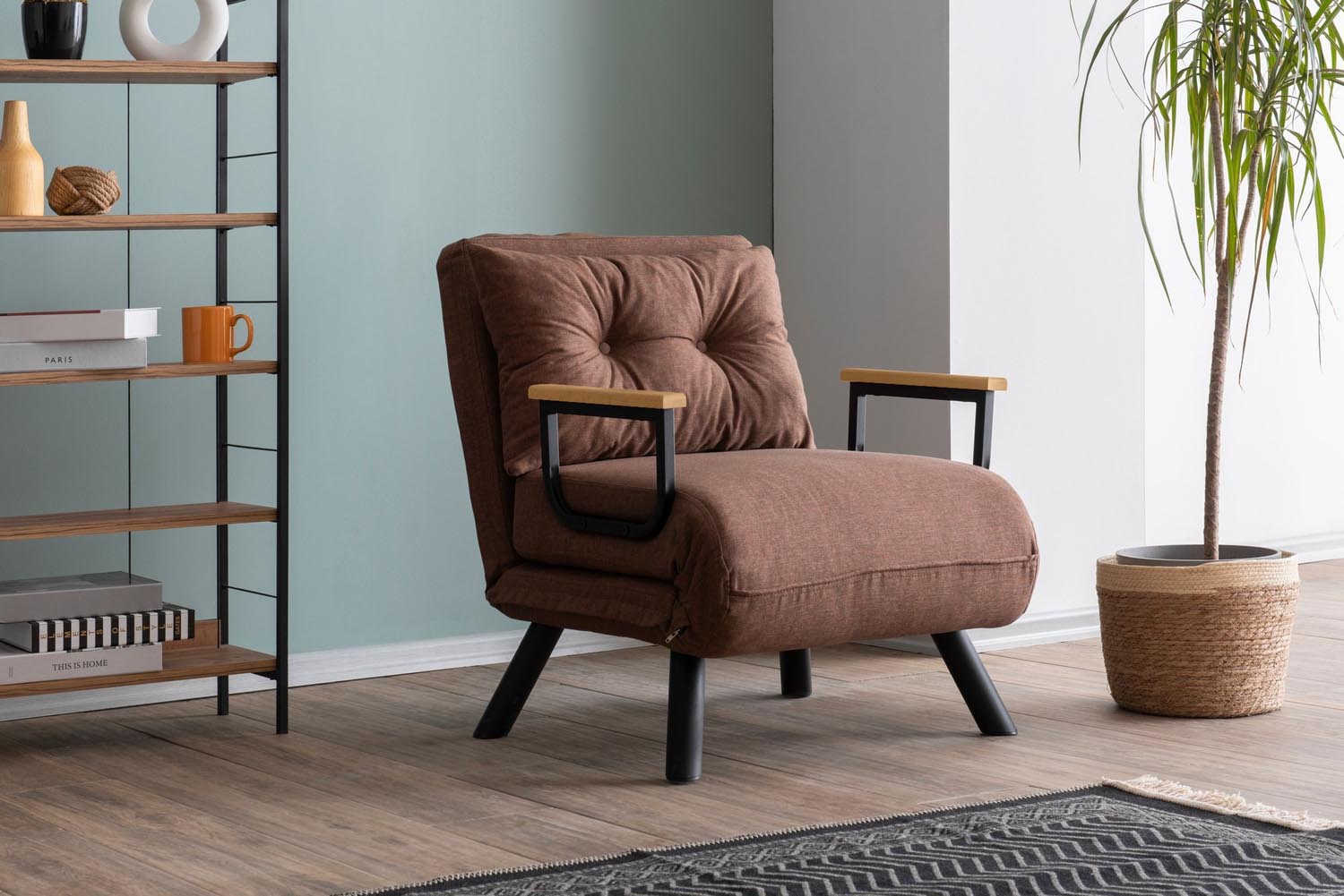 Erleben Sie das Sando Single Bettsofa in elegantem Hellbraun – die ideale Lösung für Komfort und Stil in kompakten Wohnräumen.