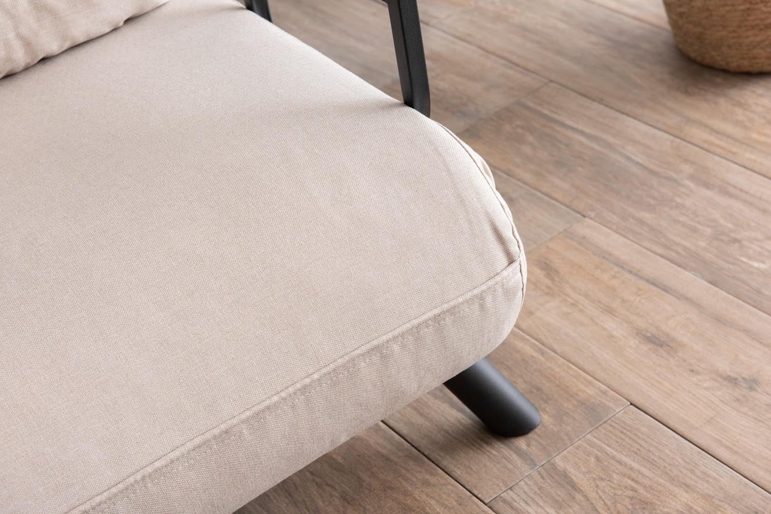 Erleben Sie das Sando 2 Bettsofa in Sahne von Atelier Del Sofa – ein elegantes Schlafsofa, das Komfort und Vielseitigkeit für Ihr Zuhause bietet.