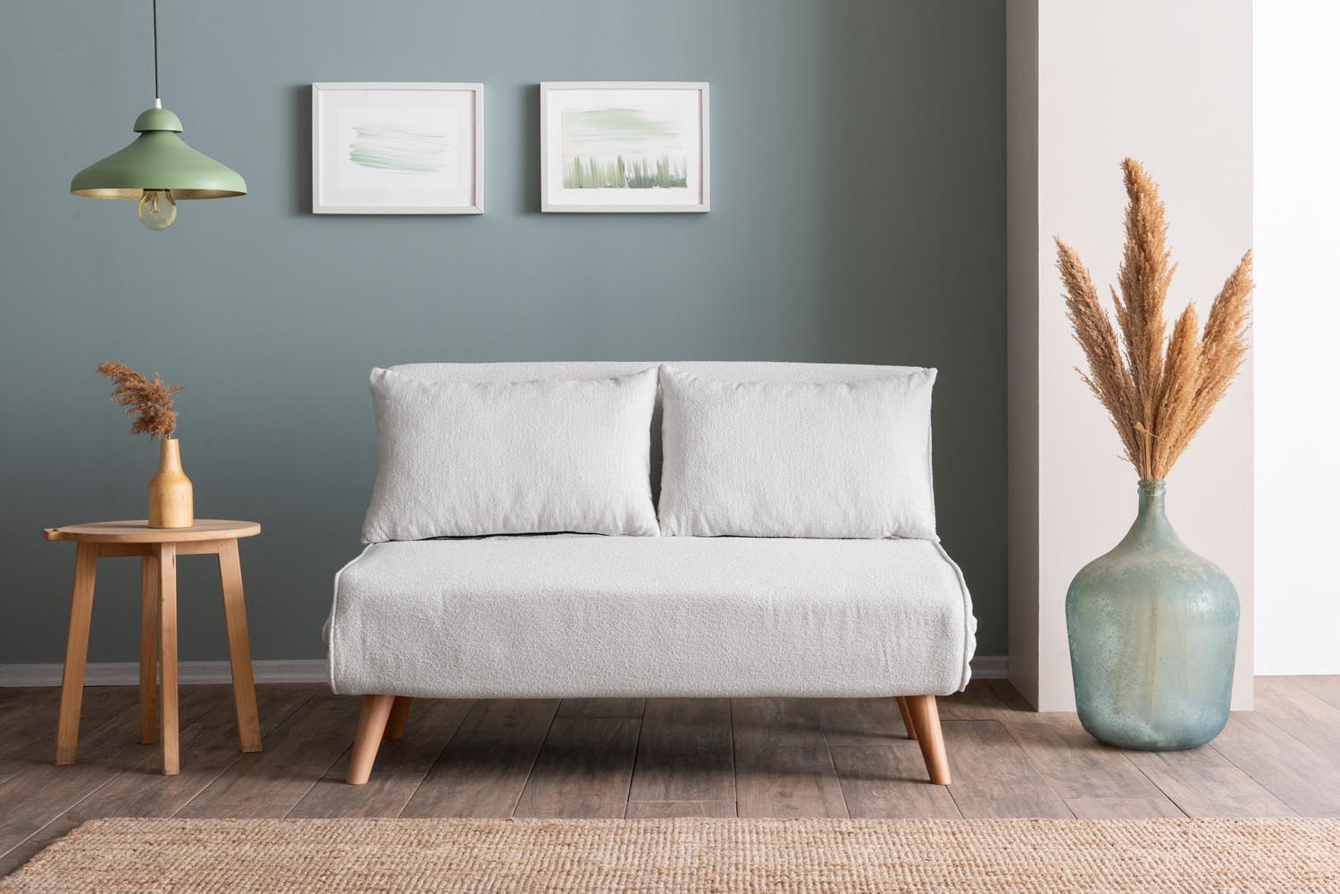 Erleben Sie das Folde 2 Bettsofa in elegantem Weiß – ein vielseitiges Schlafsofa mit hochwertigem Teddy-Stoff und anpassbarer Rückenlehne für optimalen Komfort.