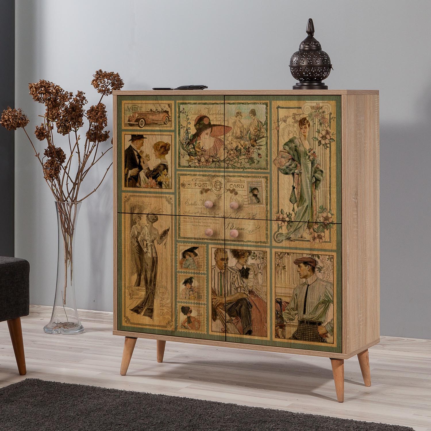 Entdecken Sie den Multilux Cabinet in Sonoma Eiche von Hanah Home – ein stilvoller Mehrzweckschrank, der Funktionalität und Eleganz vereint.