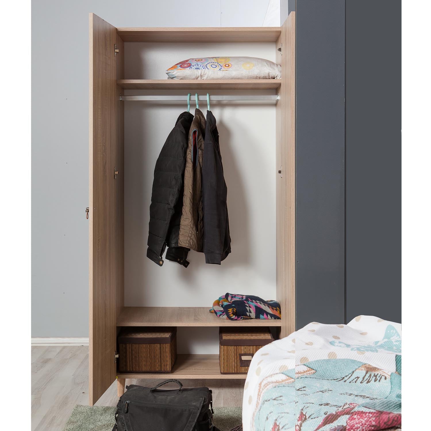 Verleihen Sie Ihrem Raum mit der Sonoma Eiche Garderobe von Hanah Home einen Hauch von Eleganz und praktischer Aufbewahrung – ideal für jedes Zuhause!
