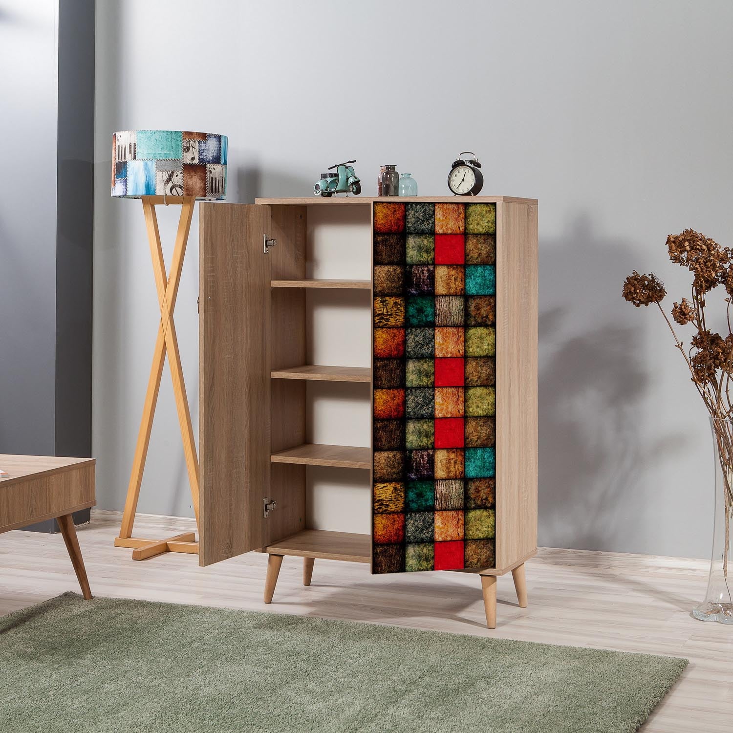 Entdecken Sie den Multibox Cabinet von Hanah Home in Sonoma Eiche – ein eleganter Mehrzweckschrank, der Stil und praktischen Stauraum perfekt kombiniert.