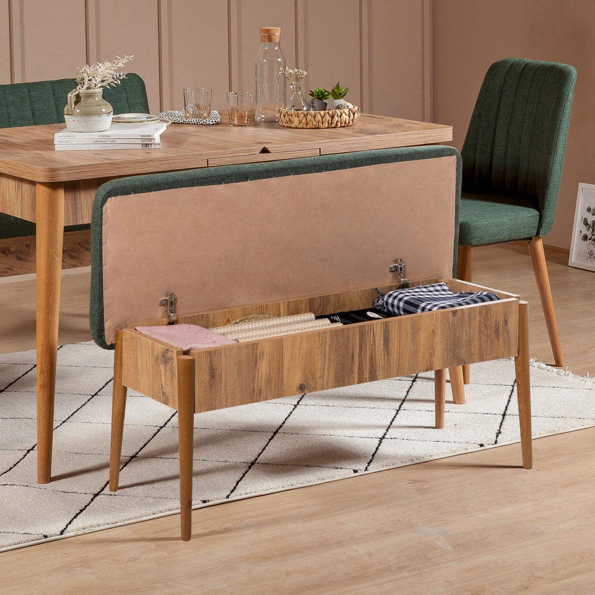 Vina 1070 Esstisch - Atlantische Kiefer Grün in Atlantische Kiefer Grün präsentiert im Onlineshop von KAQTU Design AG. Esstisch ist von Hanah Home