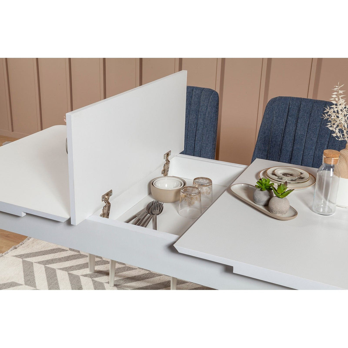 Vina Esstisch - Weiss in Weiss präsentiert im Onlineshop von KAQTU Design AG. Esstisch ist von Hanah Home