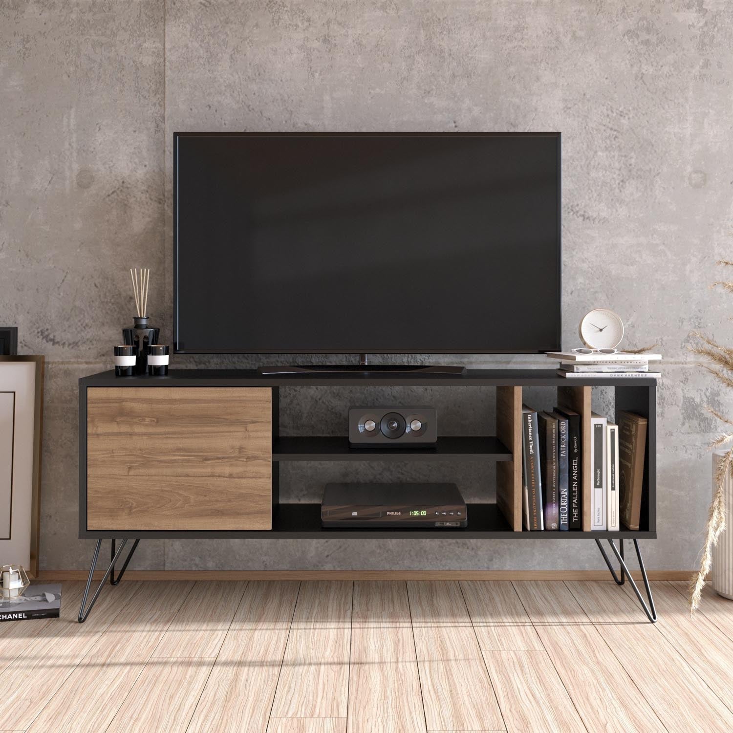 Verleihen Sie Ihrem Wohnraum mit dem Mistico (140) Sideboard in Walnuss Schwarz von Hanah Home einen modernen Akzent. Funktionalität und Eleganz vereint!