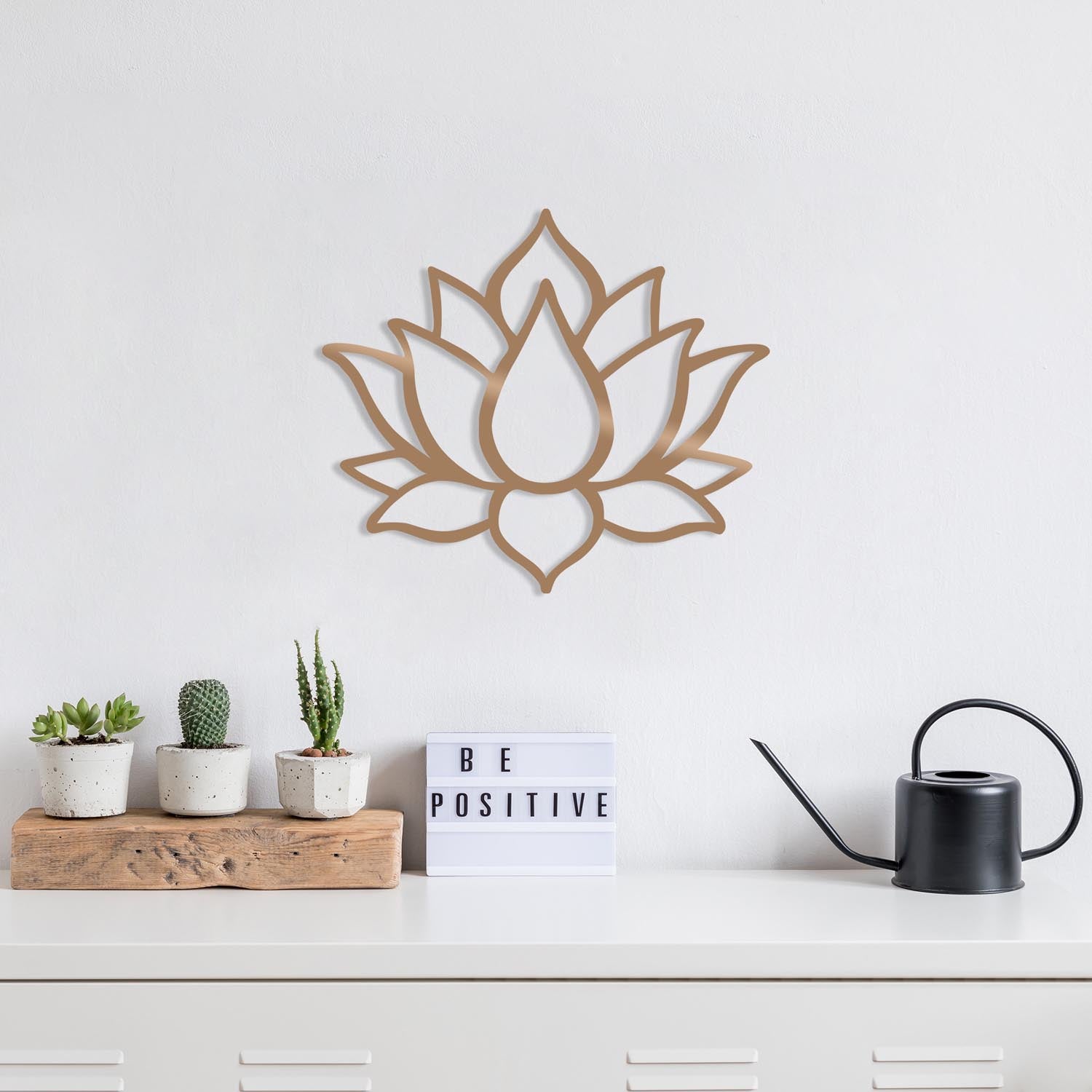 Entdecken Sie die Lotus Flower 1 Wanddeko in Kupfer von Wallity – ein elegantes Metall-Accessoire, das jedem Raum Stil und Raffinesse verleiht.