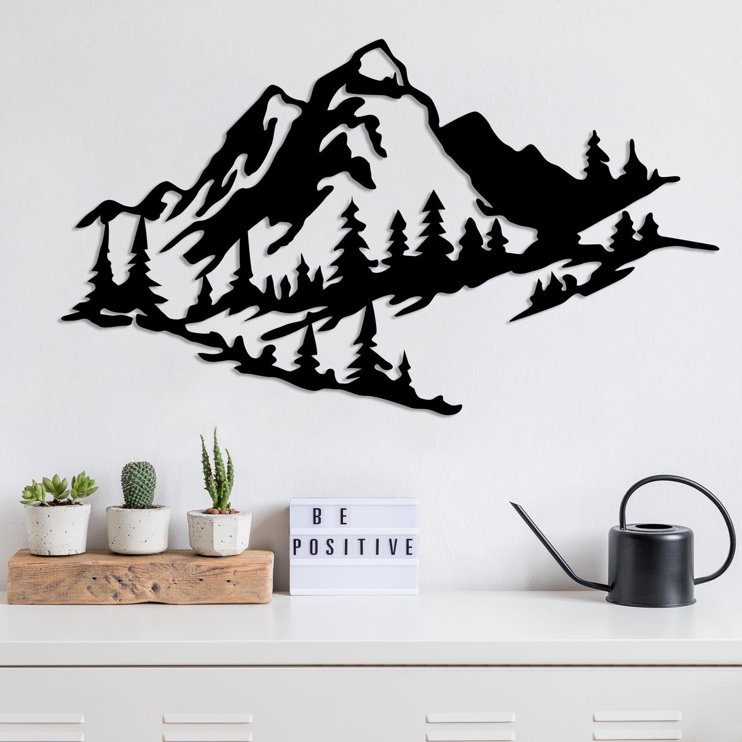Entdecken Sie die Mountain 2 Wanddeko von Wallity – ein einzigartiges Holz-Metall-Kunstwerk, das Eleganz und Charme in Ihr Zuhause bringt.