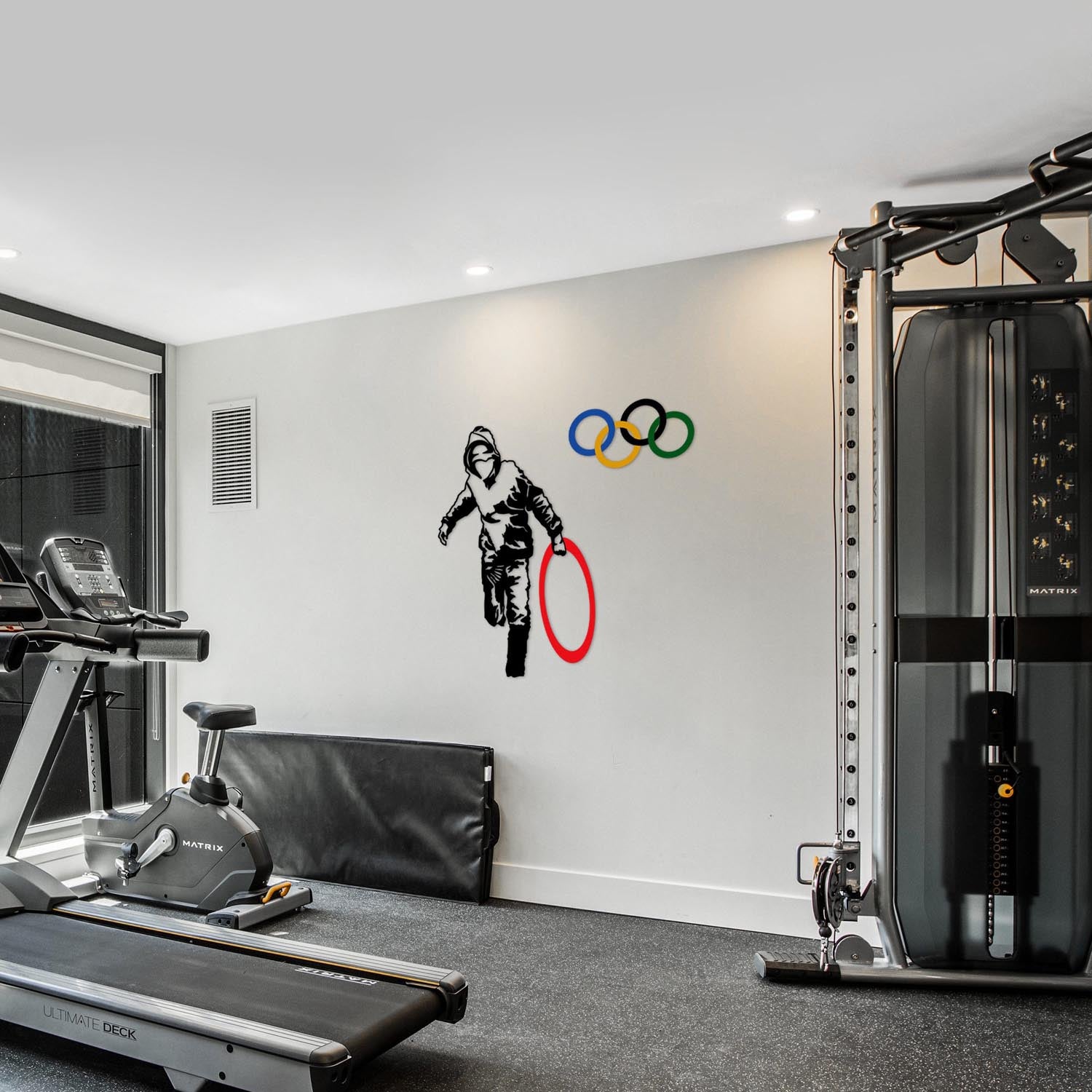 Entdecken Sie die mehrfarbige Banksy Wanddeko von Wallity – ein stilvolles Metall-Accessoire, das jedem Raum Charakter und Eleganz verleiht!