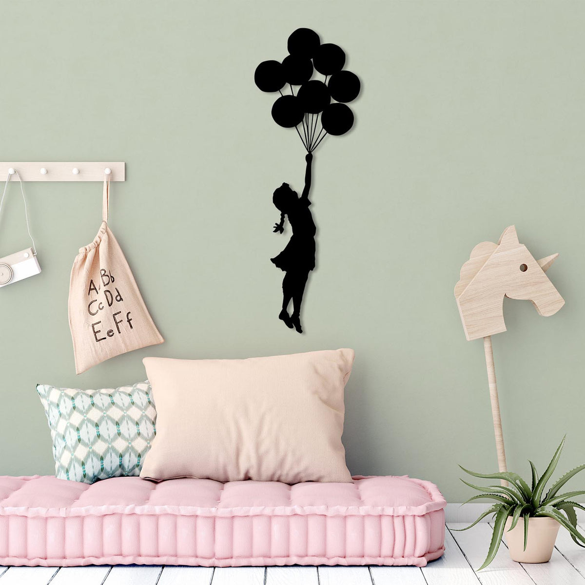 Banksy Wanddeko - Schwarz in Schwarz präsentiert im Onlineshop von KAQTU Design AG. Wanddeko ist von Wallity