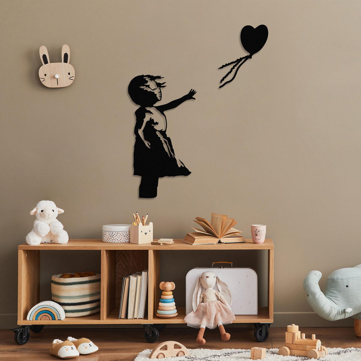Banksy Wanddeko - Schwarz in Schwarz präsentiert im Onlineshop von KAQTU Design AG. Wanddeko ist von Wallity