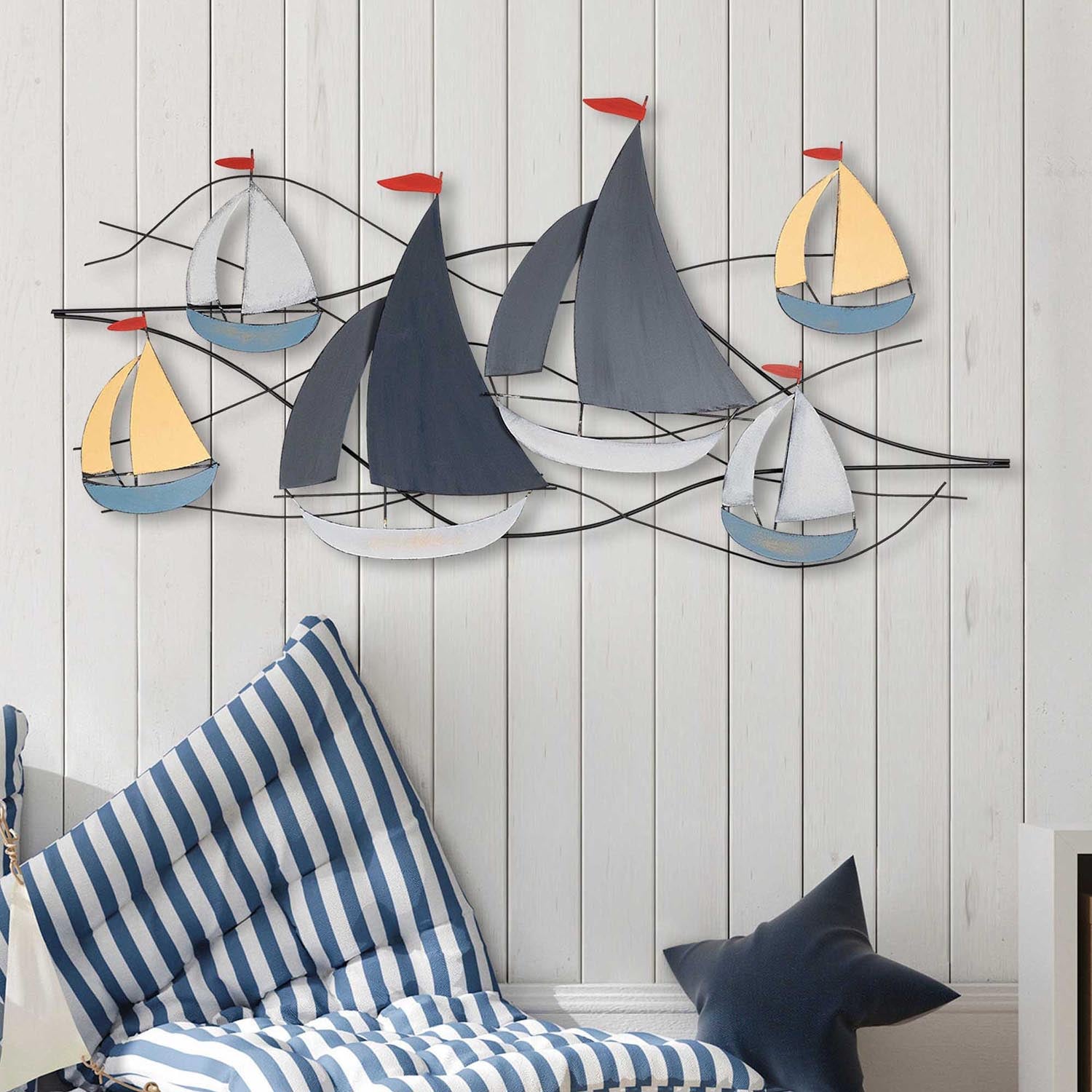 Entdecken Sie die einzigartige Hizir Wanddeko von Wallity – ein handgefertigtes, mehrfarbiges Metallkunstwerk, das jeden Raum verzaubert.