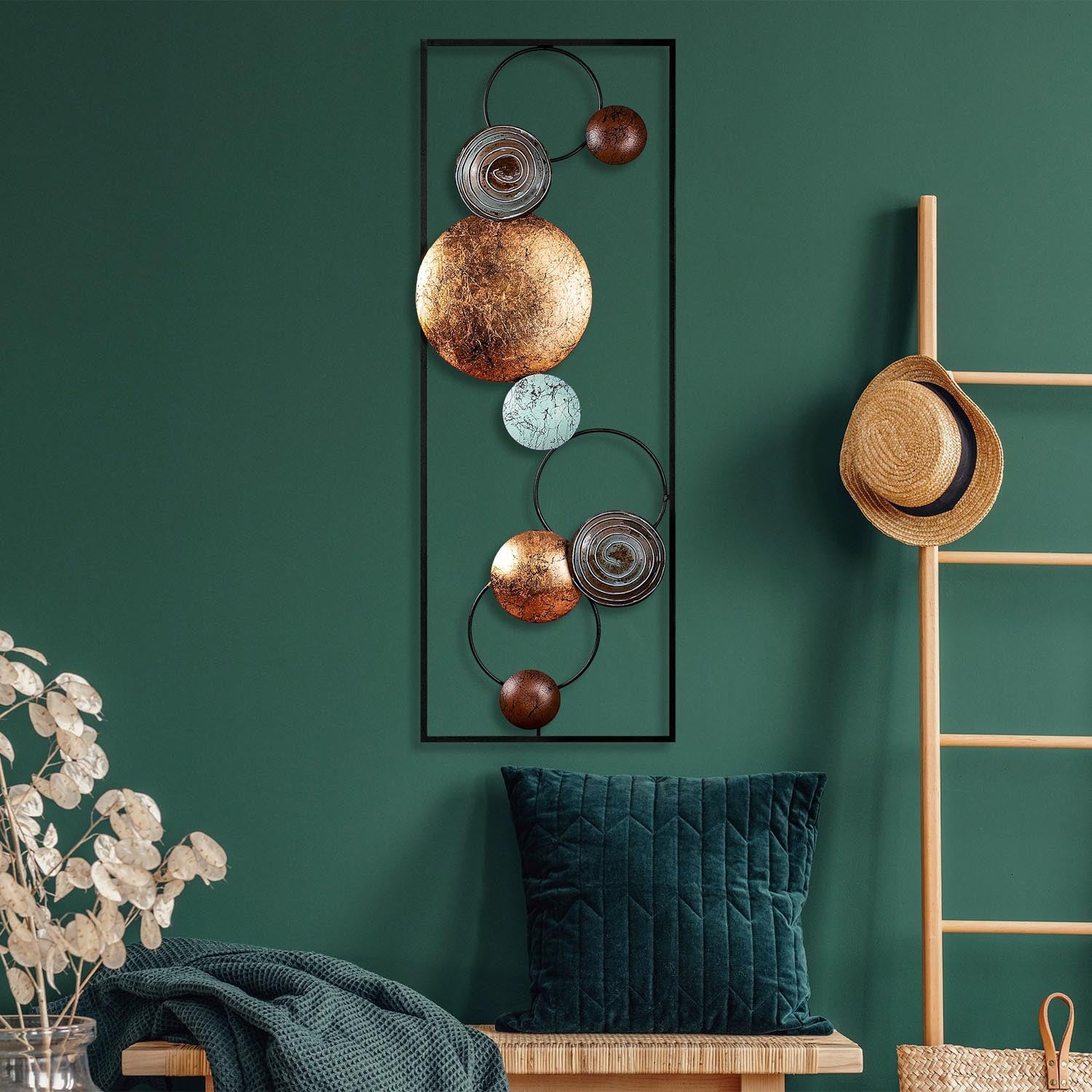 Entdecken Sie die mehrfarbige Textured Wanddeko von Wallity – ein handgefertigtes Metallkunstwerk, das jedem Raum Eleganz und Charakter verleiht.