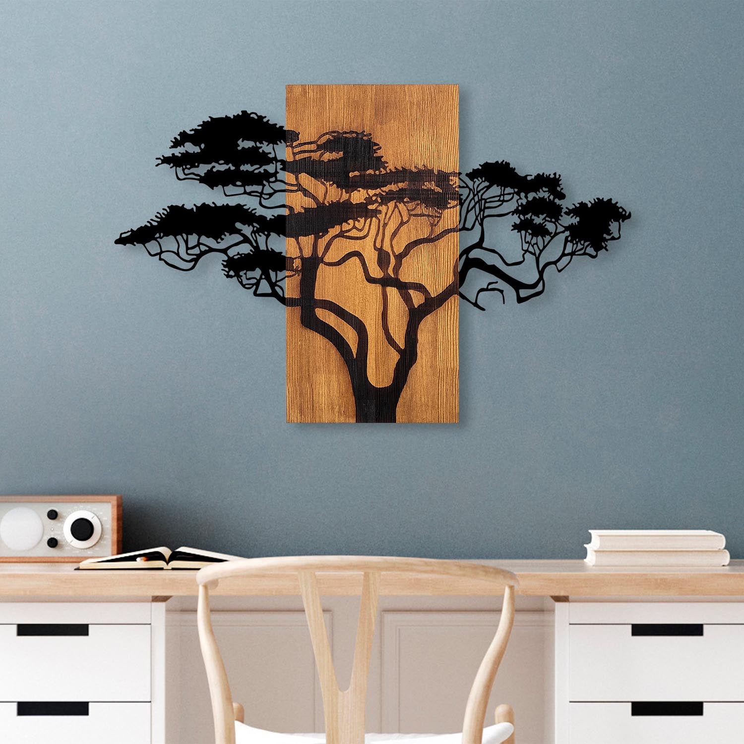 Entdecken Sie die Acacia Tree Wanddeko in Walnuss Schwarz von Wallity – ein einzigartiges Holzkunstwerk, das Eleganz und Wärme in Ihr Zuhause bringt.