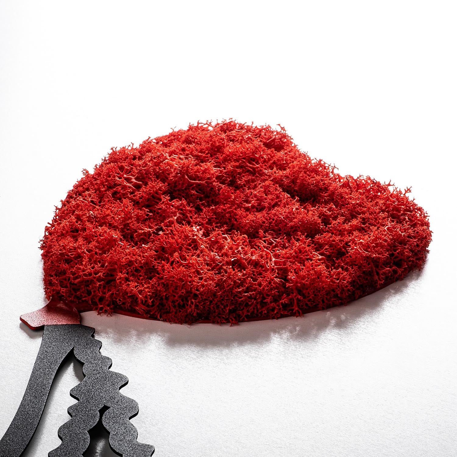 Entdecken Sie die fesselnde Banksy Wanddeko in Rot Schwarz von Wallity – ein handgefertigtes Meisterwerk, das jeden Raum stilvoll verwandelt.