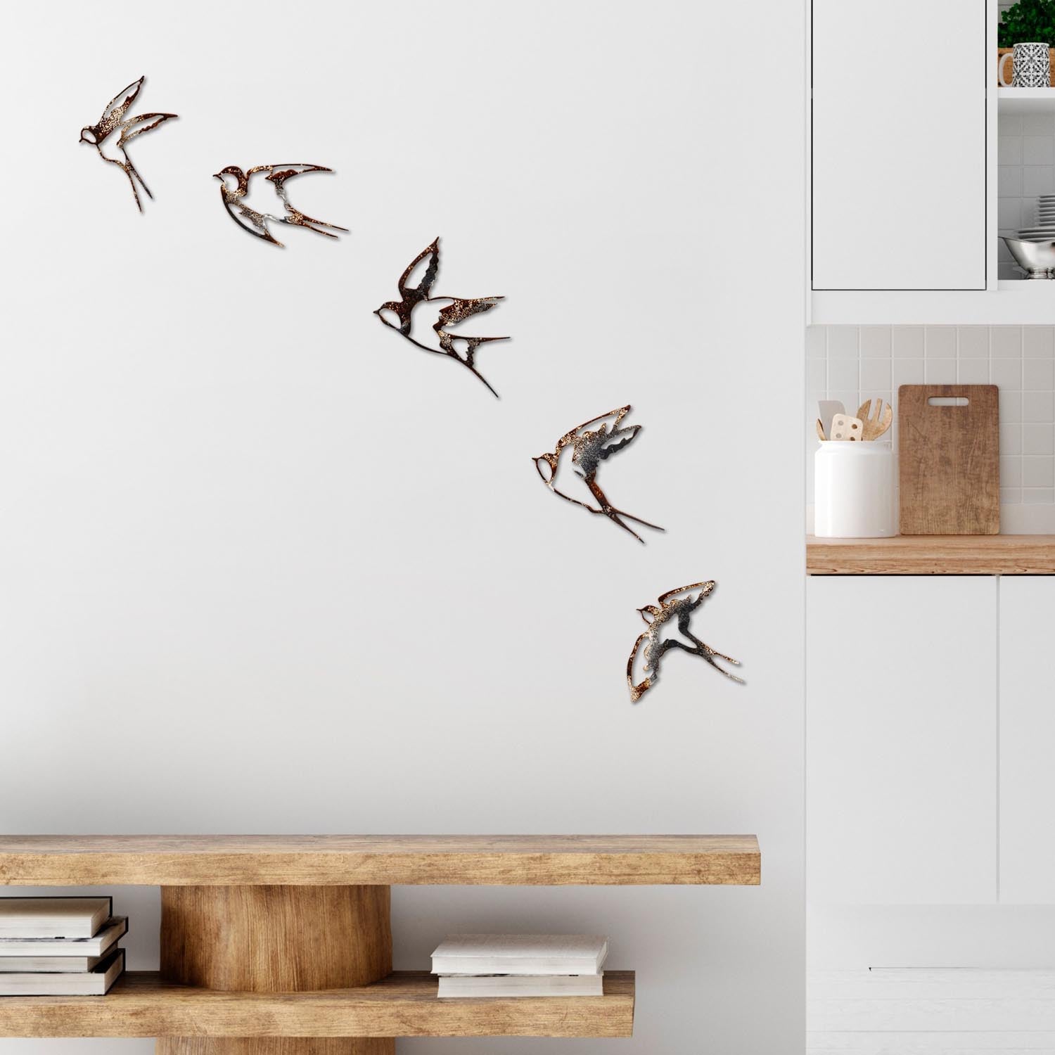 Verleihen Sie Ihrem Zuhause mit der mehrfarbigen Birds Wanddeko von Wallity einen Hauch von Stil und Raffinesse – ein einzigartiges, handgemachtes Kunstwerk.